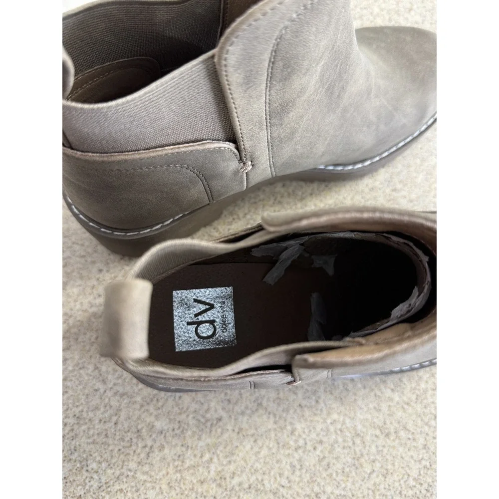 Dolce Vita Ladies Chelsea Boot Size 8 Rancher Wedge Ankle Booties NEW